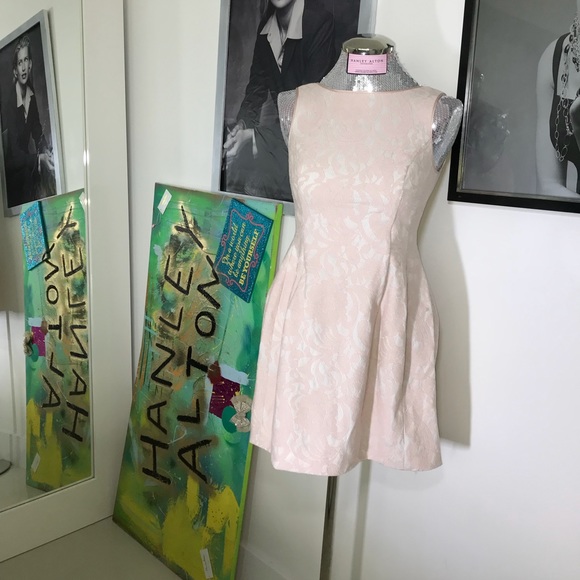 Aidan Mattox Dresses & Skirts - MOVING SALE ⚡️PALE PINK LACE AIDAN MATTOX DRESS